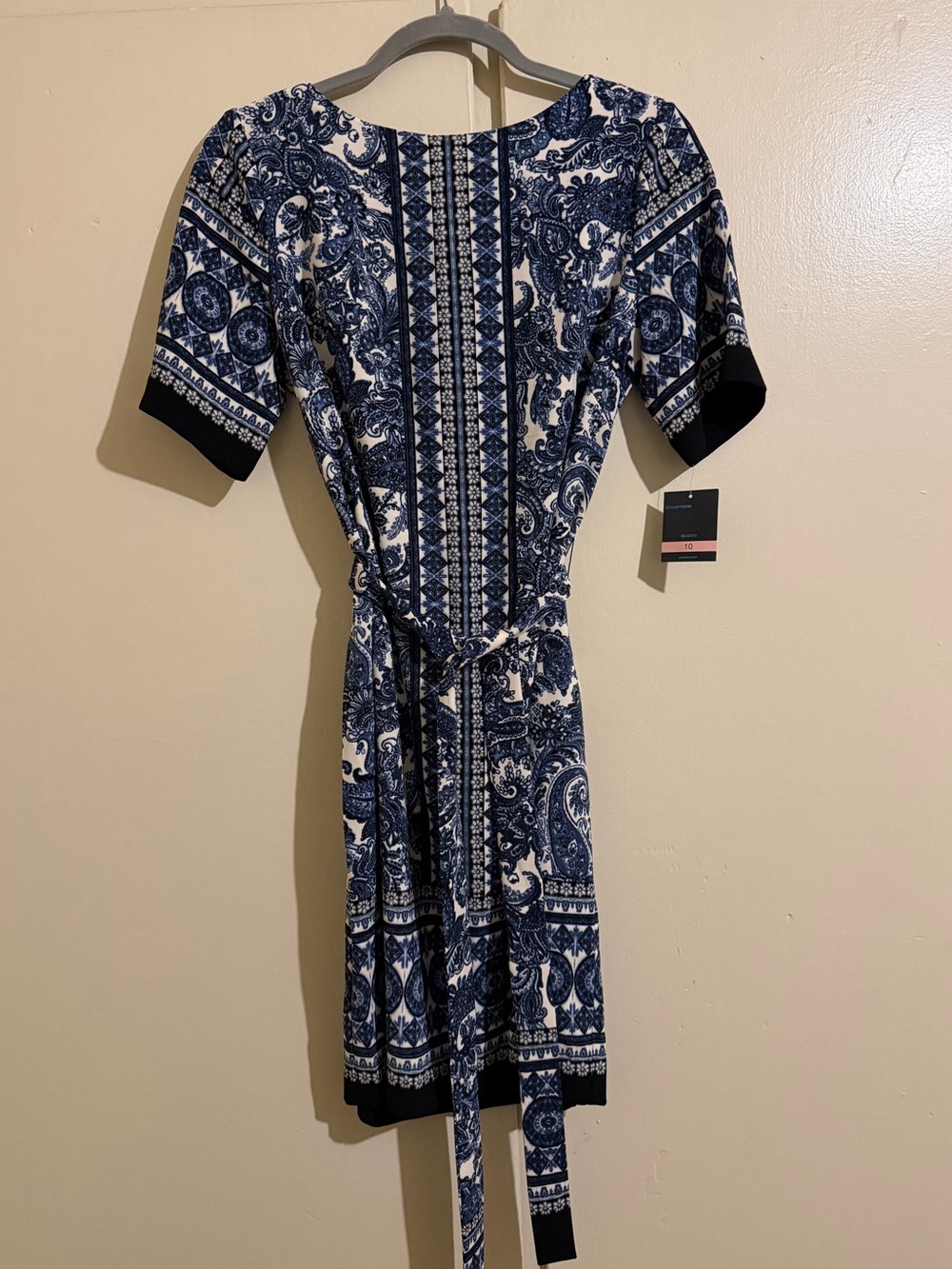 New Nordstrom size 10 Elegant Navy & White Print. B38,W34,L35